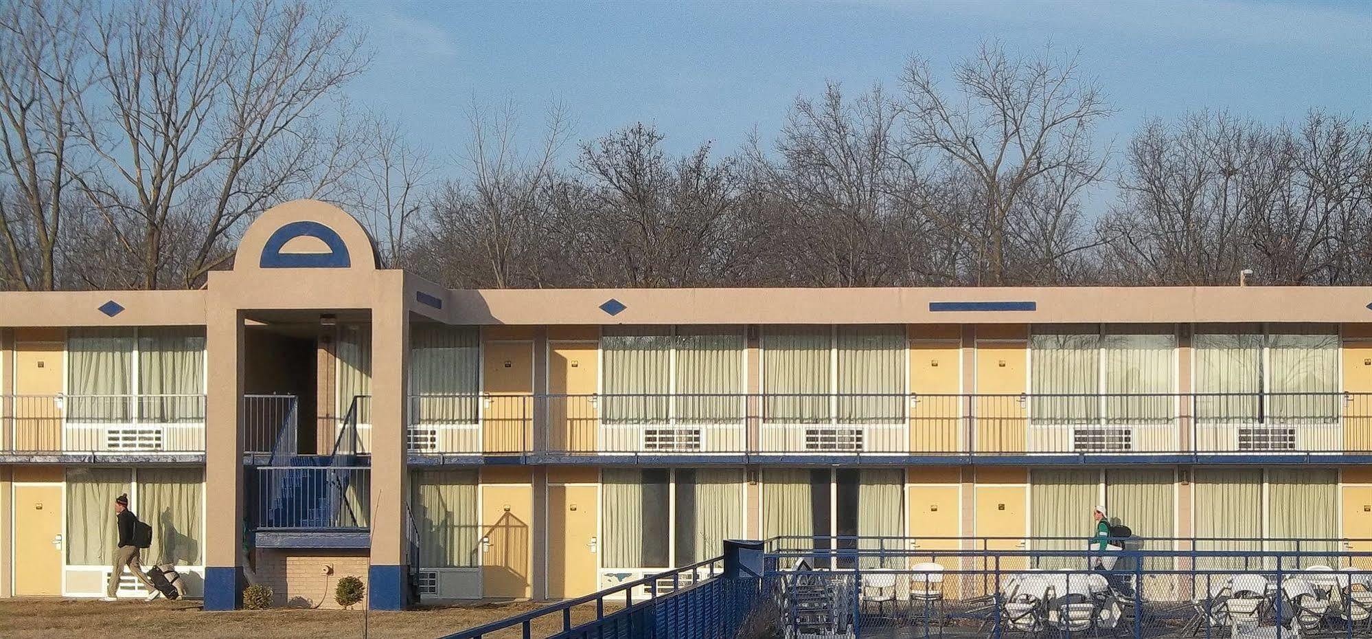 Macomb Inn ภายนอก รูปภาพ