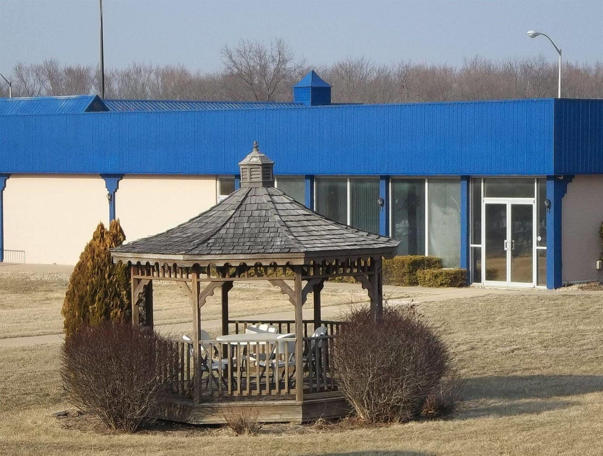 Macomb Inn ภายนอก รูปภาพ