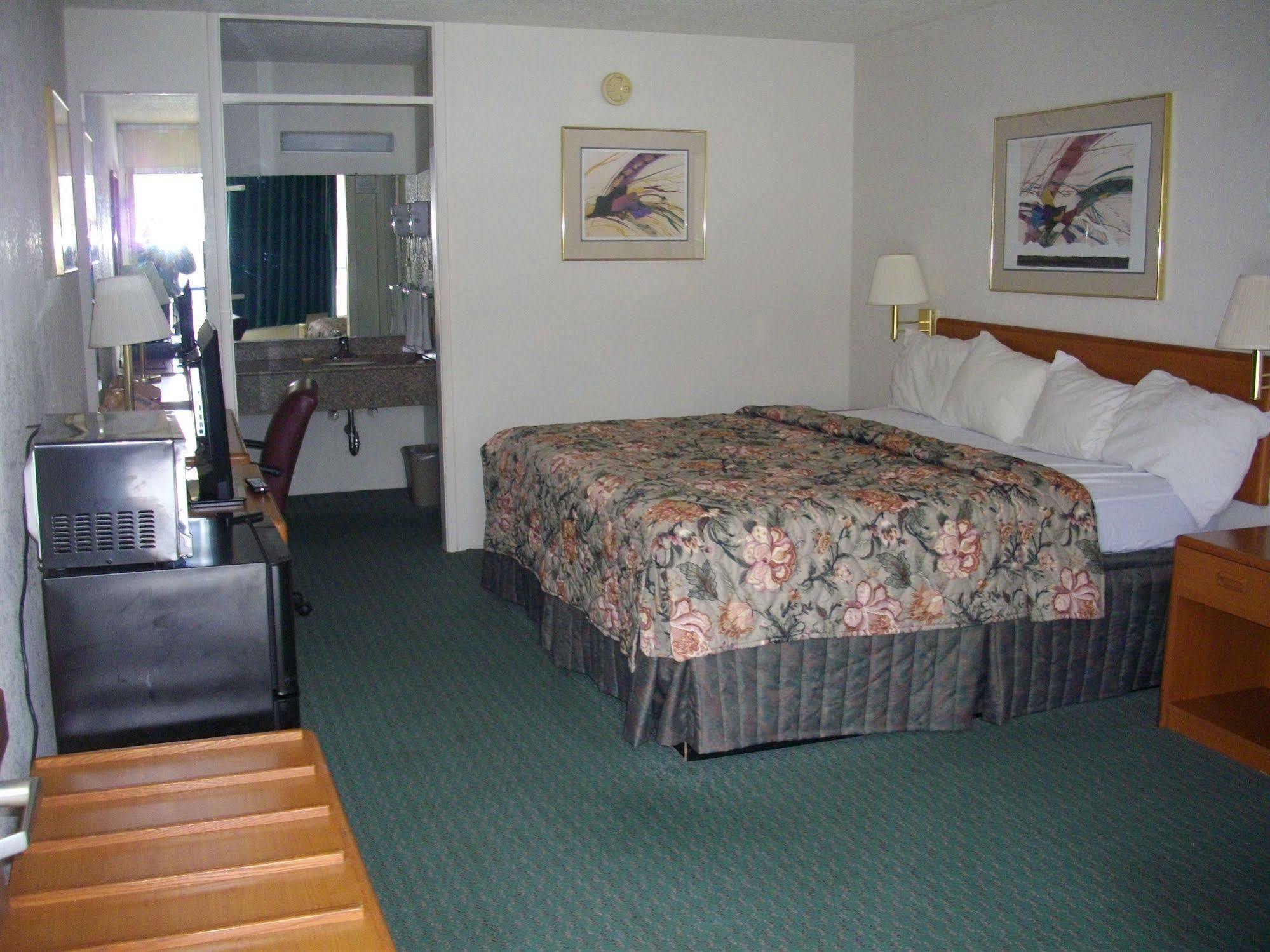 Macomb Inn ภายนอก รูปภาพ