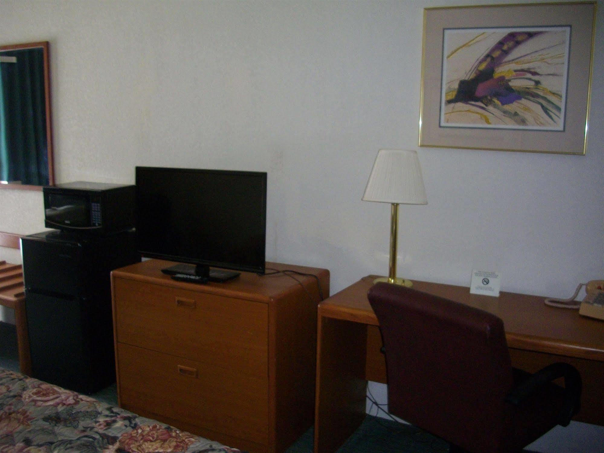 Macomb Inn ภายนอก รูปภาพ
