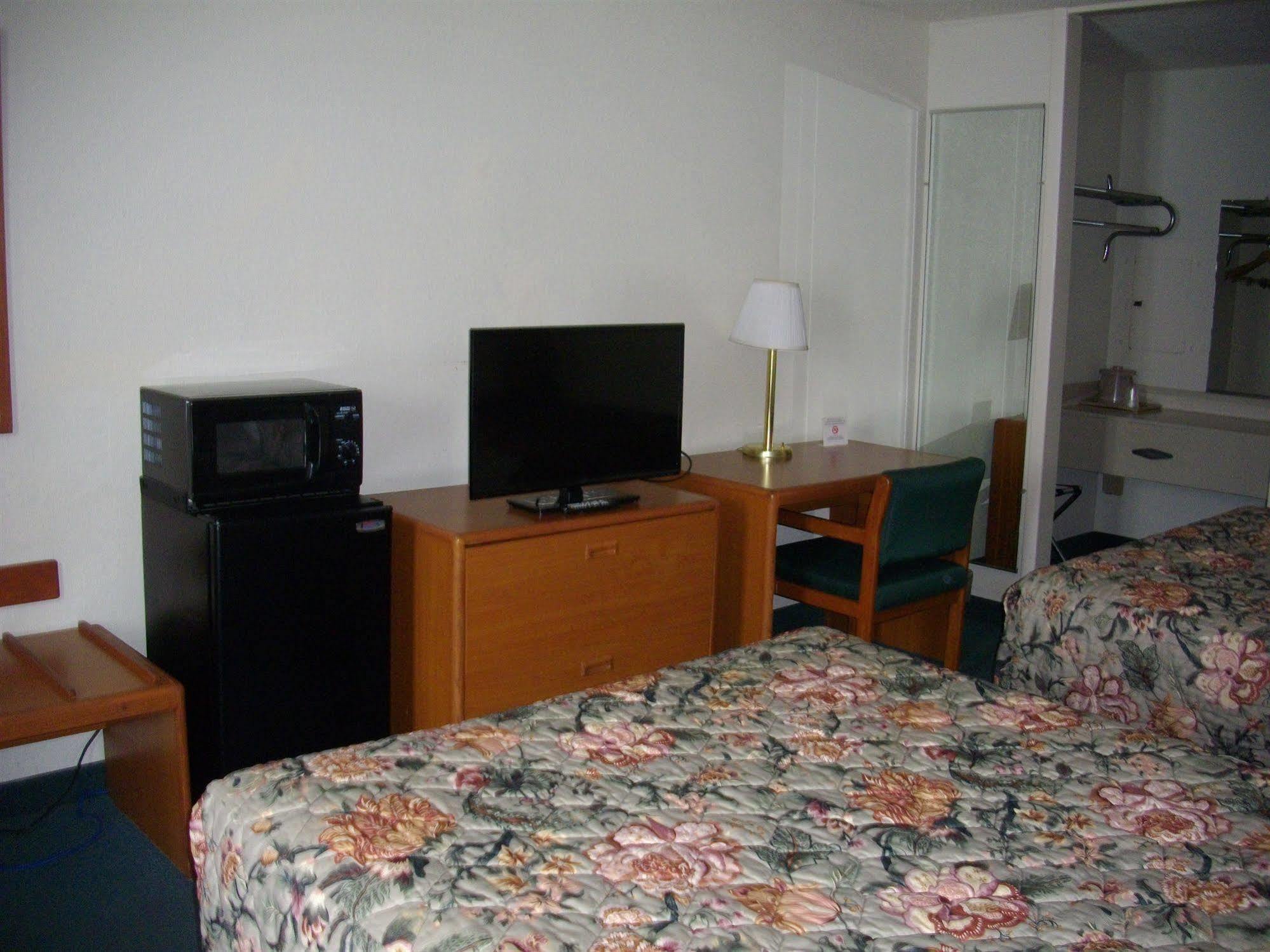 Macomb Inn ภายนอก รูปภาพ