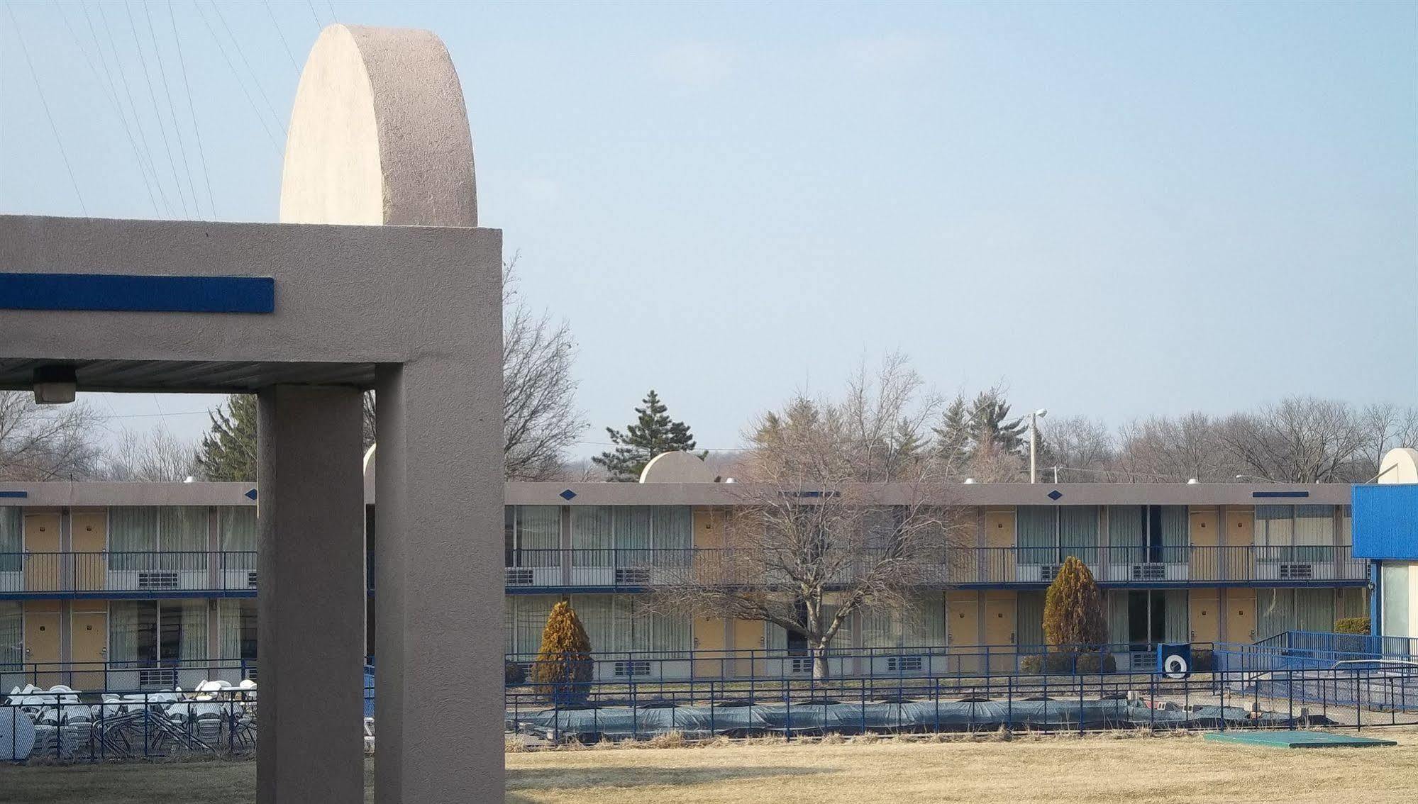 Macomb Inn ภายนอก รูปภาพ